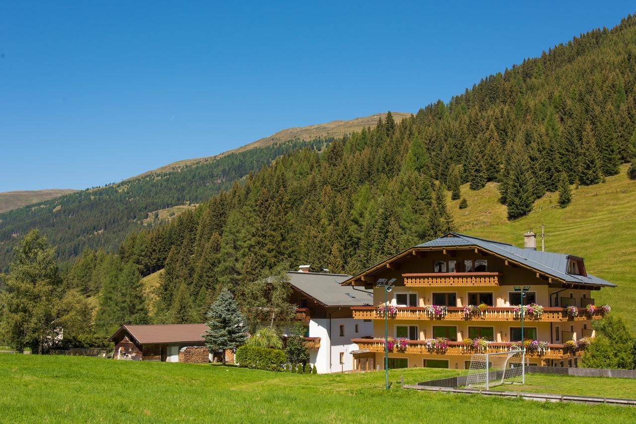 Zirbenhof Hotel Innerkrems Bagian luar foto